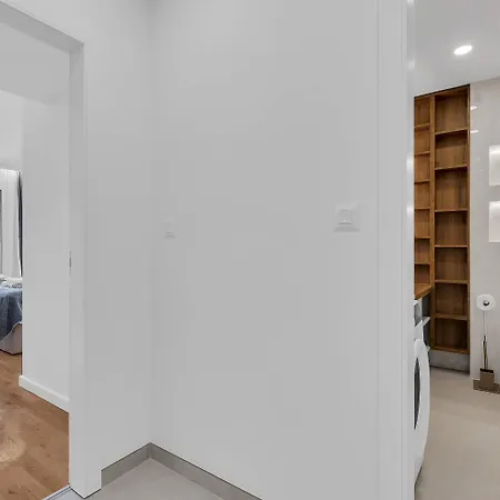 Apartment Prgo - With View And Parking *