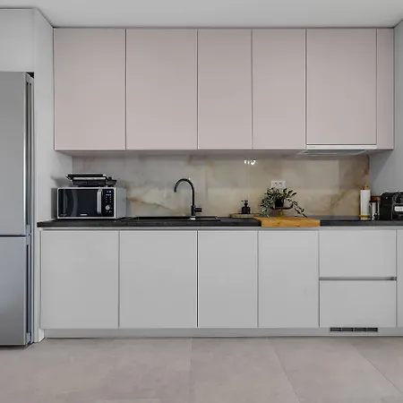Apartment Prgo - With View And Parking *
