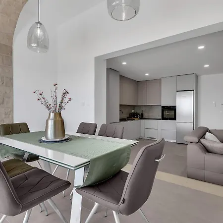 Prgo - With View And Parking Apartment Makarska