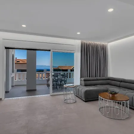 Prgo - With View And Parking Apartment