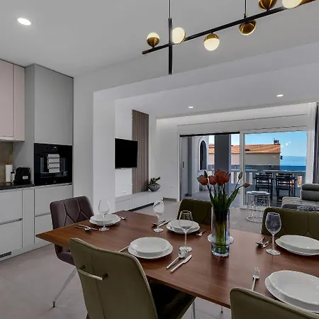 Prgo - With View And Parking Apartment *